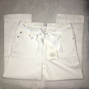 ***BRAND NEW**** off-white capris
